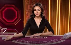 Antarmuka aplikasi mobile judi online menampilkan meja dealer langsung dan menu navigasi