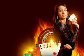 Meja permainan angka di judi online menampilkan Dragon Tiger, Sic Bo, dan roulette dengan dealer profesional